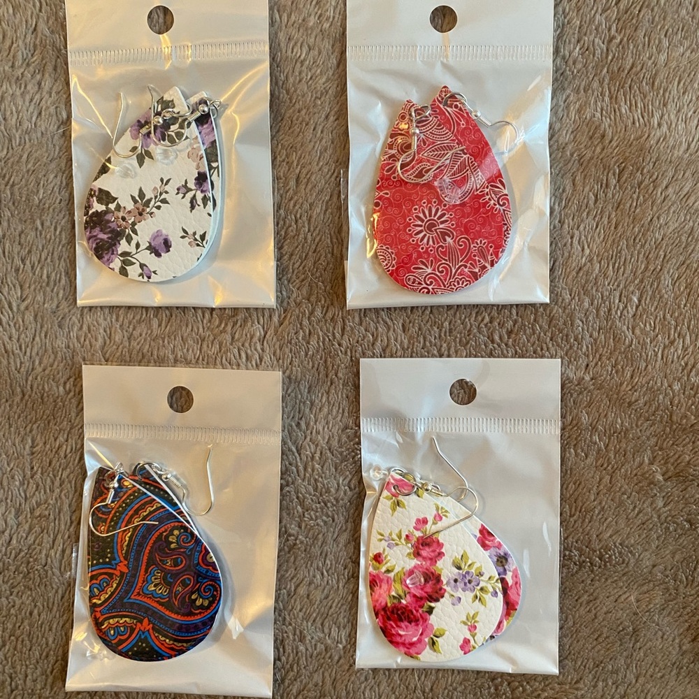 Earrings (4 pairs)